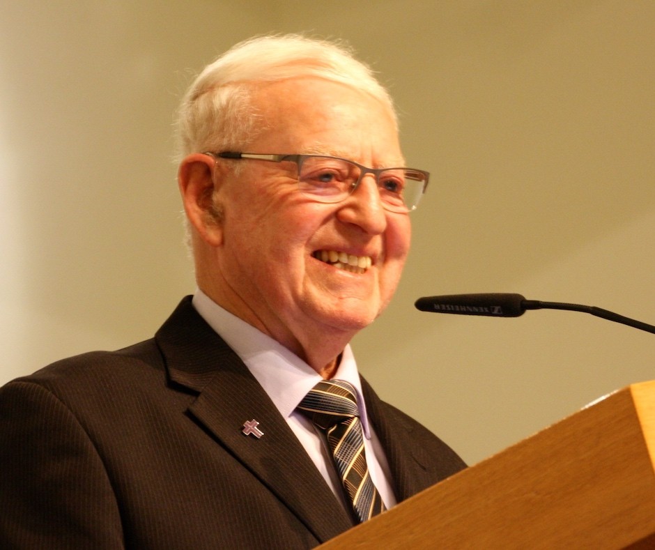 Landesbischof i. R. Prof. Dr. Gerhard Maier am Rednerpult