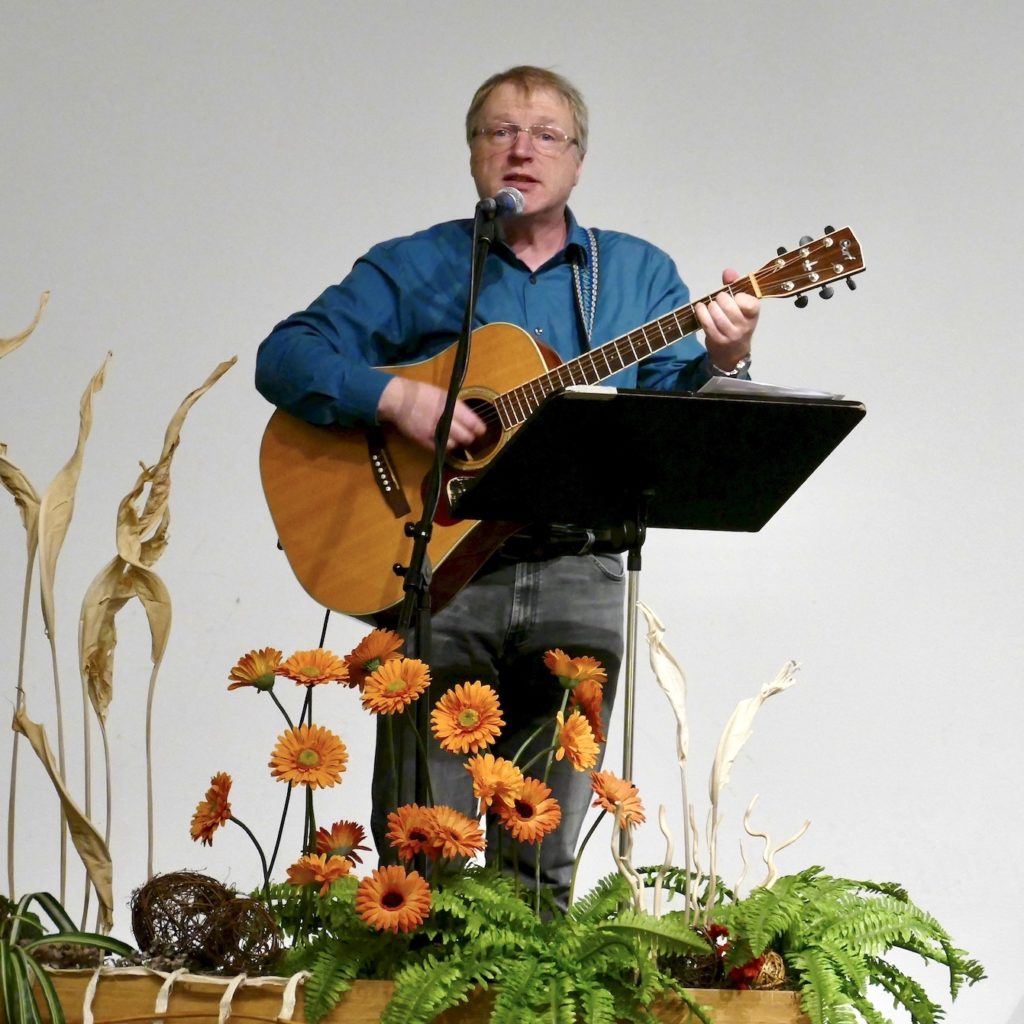 Michael Kaufmann mit Gitarre