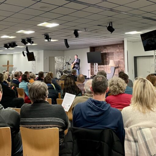 Friedensgebete vor Bauernprotesten: Blick ins Gemeindezentrum der Stadtkirche Limbach-Oberfrohna