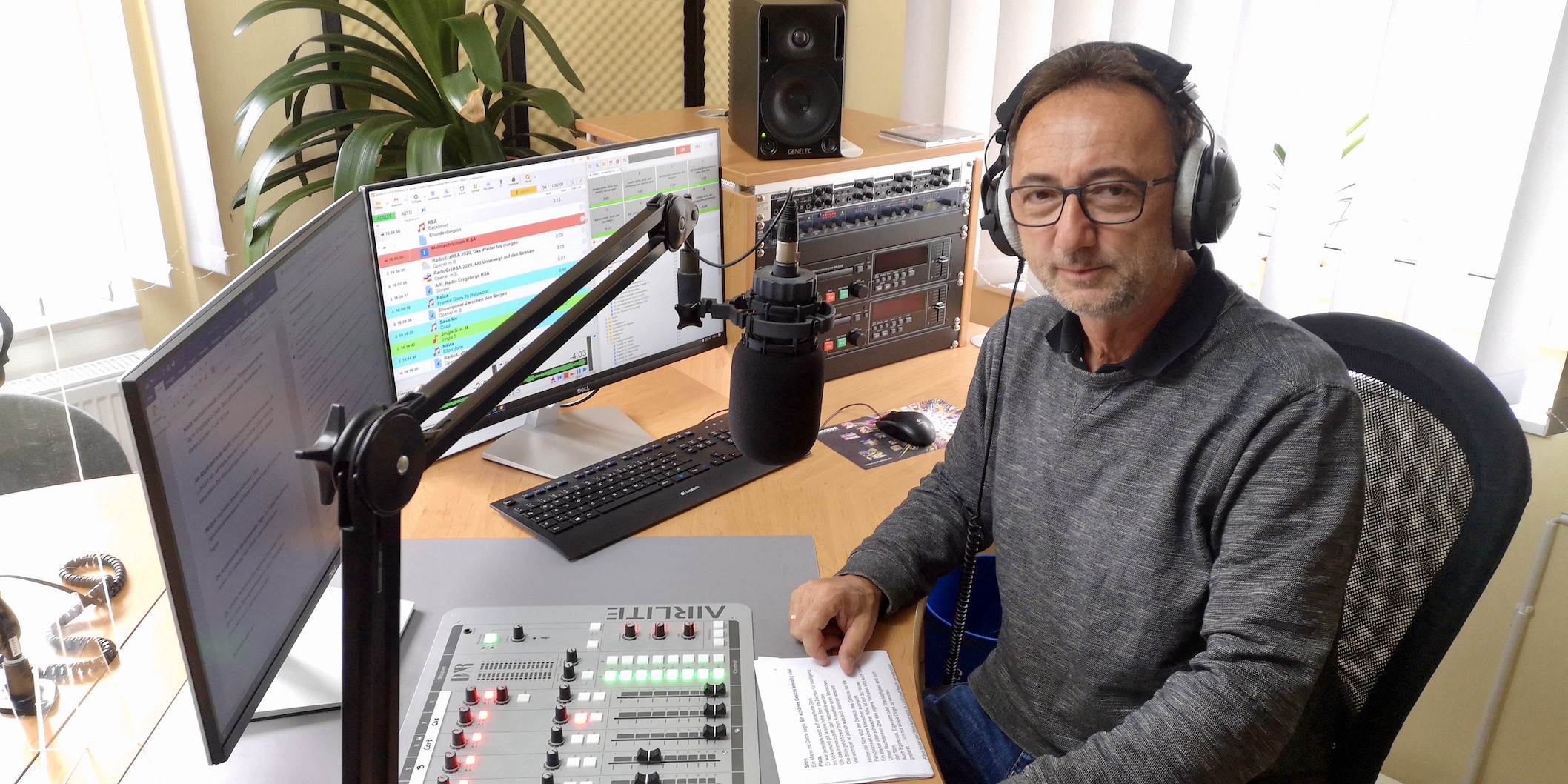 Lutz Scheufler nimmt eine neue Radioandacht auf
