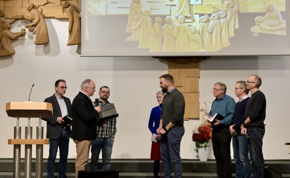 Diensteinführung des Evangelisten Alexander Hellmich während des Chemnitzer Bibelseminars 2025