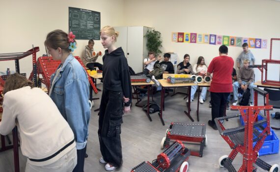 XXL-Metallbaukasten im Einsatz in Schule in Gummersbach