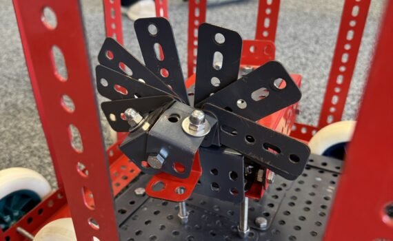 Schulungstag Metallbaukasten: Konstruktion mit Rädern und Propeller